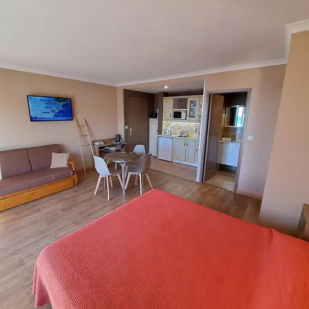 Veles Aparthotel Cannes